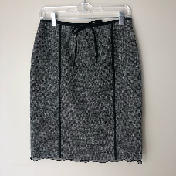 MaxMara Dresses & Skirts - ⛔️SOLD⛔️MaxMara Gray back ruffle hem skirt size 4